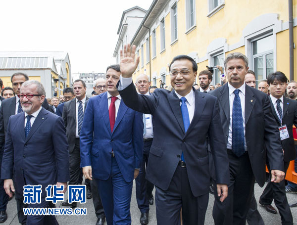10月16日，中國國務院總理李克強在米蘭與意大利總理倫齊共同出席第五屆中意創(chuàng)新合作周大會并致辭。這是李克強抵達位于米蘭理工大學的會場。新華社記者王曄攝