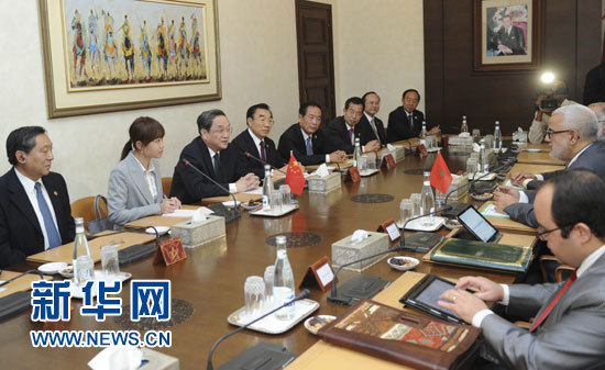 11月3日，全國政協(xié)主席俞正聲在拉巴特會見摩洛哥政府首腦本·基蘭。 新華社記者 張鐸 攝