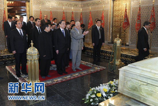 11月4日，中國全國政協(xié)主席俞正聲在拉巴特拜謁穆罕默德五世墓。新華社記者 張鐸 攝