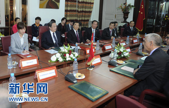 11月3日，中國全國政協(xié)主席俞正聲在拉巴特會見摩洛哥眾議長阿拉米。 新華社記者 張鐸 攝