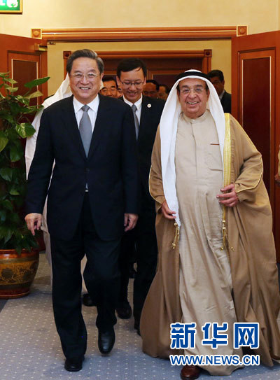 11月6日，正在巴林進(jìn)行正式友好訪問的全國政協(xié)主席俞正聲在麥納麥會見巴林副首相穆罕默德。 新華社記者劉衛(wèi)兵攝