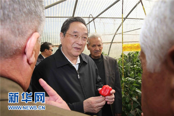 11月8日，正在約旦進(jìn)行正式友好訪問的全國政協(xié)主席俞正聲在約旦河谷參觀碩果農(nóng)業(yè)合作社。 新華社記者 劉衛(wèi)兵 攝 