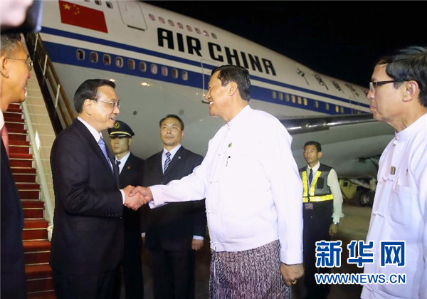 這是緬甸政府高級(jí)官員到機(jī)場(chǎng)迎接李克強(qiáng)總理。新華社記者 鞠鵬 攝 