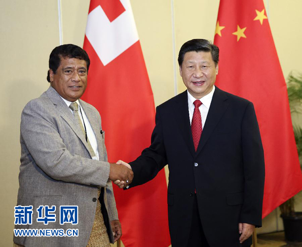 11月22日，國家主席習近平在斐濟楠迪會見湯加首相圖伊瓦卡諾。新華社記者丁林攝 