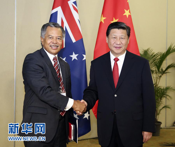 11月22日，國家主席習近平在斐濟楠迪會見庫克群島總理普納。新華社記者丁林攝 