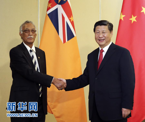 11月22日，國家主席習近平在斐濟楠迪會見紐埃總理塔拉吉。新華社記者姚大偉攝 
