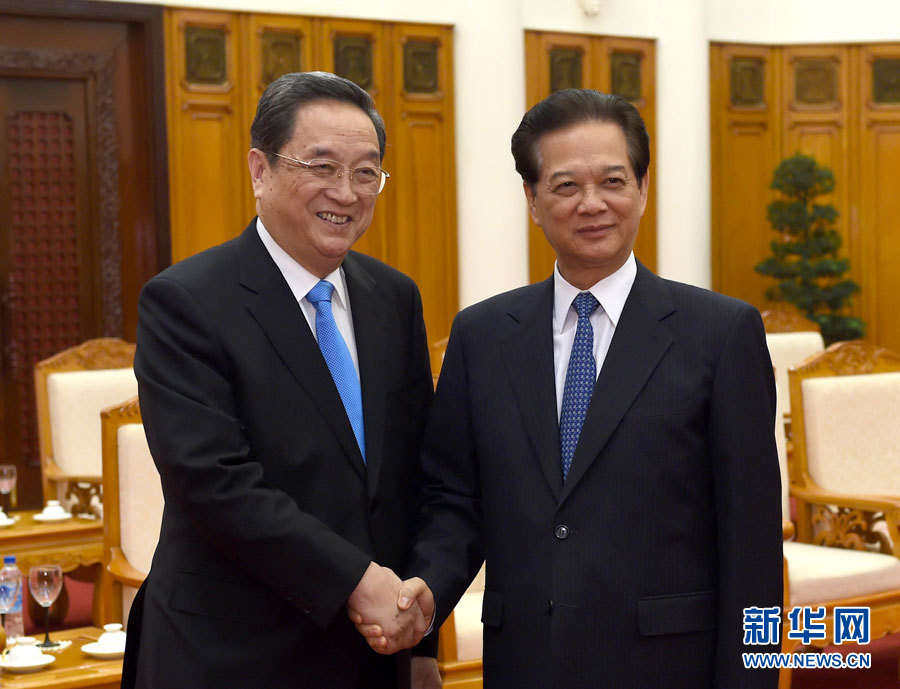 12月25日至27日，中共中央政治局常委、全國政協(xié)主席俞正聲對越南進(jìn)行正式訪問。這是12月26日，俞正聲在河內(nèi)會見越南政府總理阮晉勇。 新華社記者馬占成攝