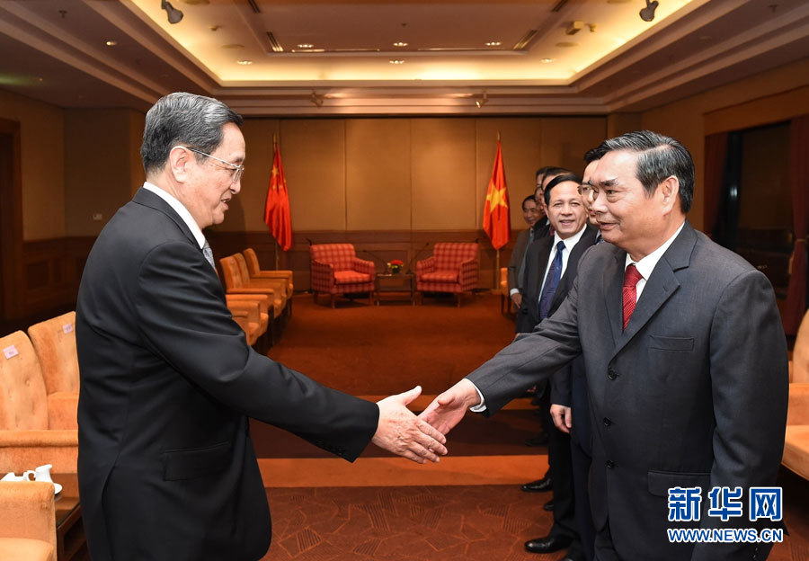 12月25日至27日，中共中央政治局常委、全國政協(xié)主席俞正聲對越南進(jìn)行正式訪問。這是12月25日，俞正聲在河內(nèi)會見越共中央書記處常務(wù)書記黎鴻英。 新華社記者劉建生攝