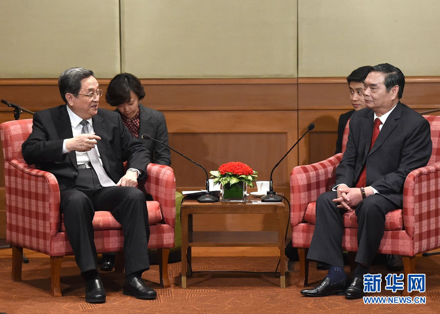 12月25日至27日，中共中央政治局常委、全國政協(xié)主席俞正聲對越南進(jìn)行正式訪問。這是12月25日，俞正聲在河內(nèi)會見越共中央書記處常務(wù)書記黎鴻英。 新華社記者劉建生攝
