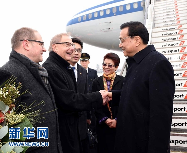 1月20日，中國國務院總理李克強抵達瑞士蘇黎世，出席達沃斯世界經濟論壇年會并對瑞士進行工作訪問。 新華社記者 饒愛民 攝 