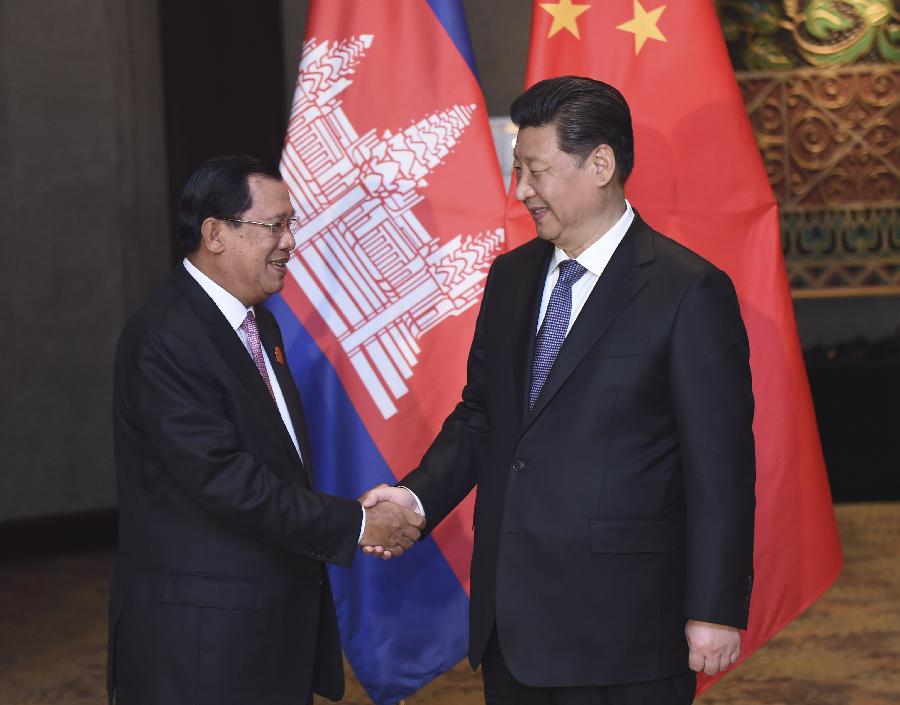 4月23日，國(guó)家主席習(xí)近平在雅加達(dá)會(huì)見柬埔寨首相洪森。新華社記者張鐸攝 