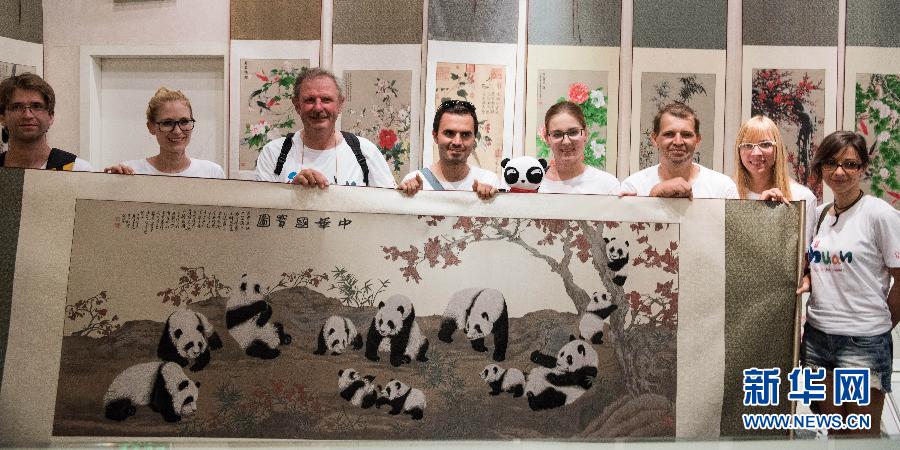 (晚報(bào))(4)“歐洲熊貓粉絲四川探親之旅”自駕團(tuán)抵達(dá)成都