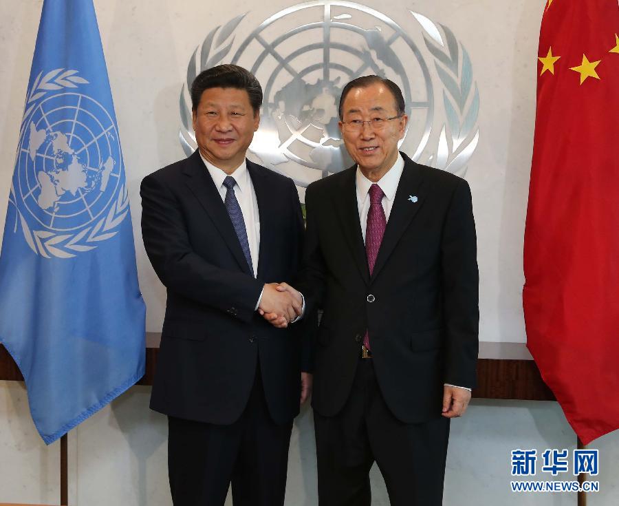 9月26日，國(guó)家主席習(xí)近平在紐約聯(lián)合國(guó)總部會(huì)見(jiàn)聯(lián)合國(guó)秘書(shū)長(zhǎng)潘基文。 新華社記者 劉衛(wèi)兵 攝
