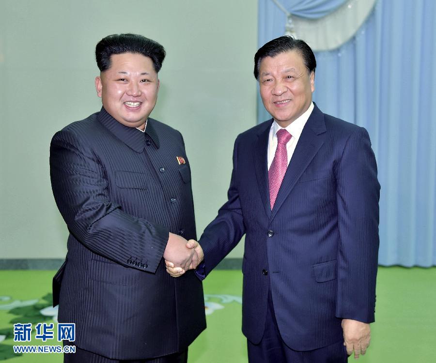 10月9日，中共中央政治局常委、中央書記處書記劉云山在平壤百花園迎賓館會(huì)見(jiàn)朝鮮勞動(dòng)黨第一書記金正恩。 新華社記者 李濤 攝