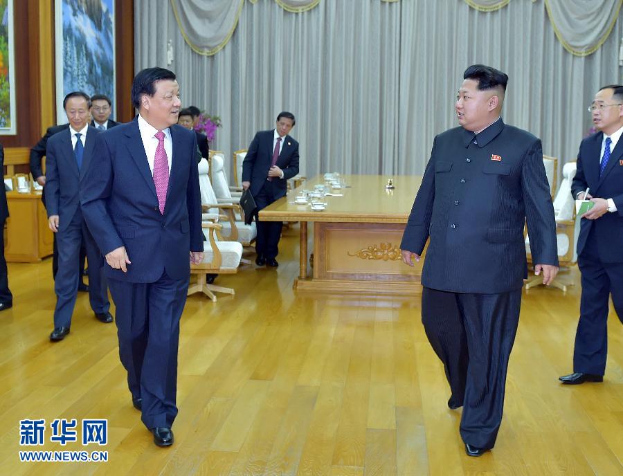 10月9日，中共中央政治局常委、中央書記處書記劉云山在平壤百花園迎賓館會(huì)見(jiàn)朝鮮勞動(dòng)黨第一書記金正恩。 新華社記者 李濤 攝 