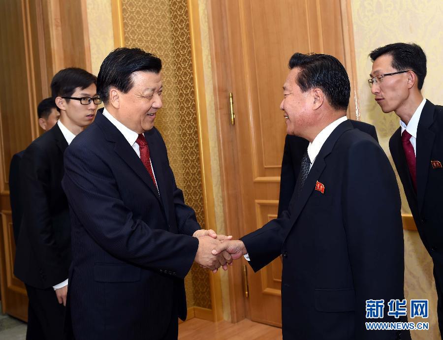 10月9日，在朝鮮進(jìn)行正式友好訪問(wèn)的中共中央政治局常委、中央書記處書記劉云山與朝鮮勞動(dòng)黨中央政治局委員、中央書記崔龍海舉行會(huì)談。新華社記者 饒愛(ài)民 攝