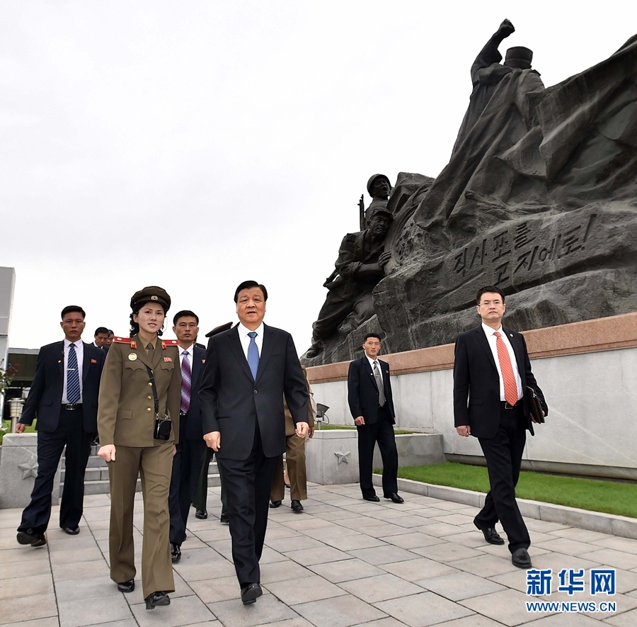 10月10日，正在朝鮮訪問的中共中央政治局常委、中央書記處書記劉云山在平壤參觀朝鮮祖國解放戰(zhàn)爭勝利紀念館。 新華社記者 李濤 攝