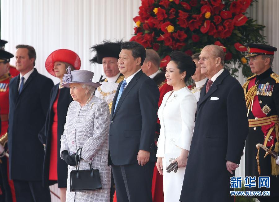10月20日，對(duì)英國(guó)進(jìn)行國(guó)事訪問的國(guó)家主席習(xí)近平出席英國(guó)女王伊麗莎白二世在倫敦騎兵檢閱場(chǎng)舉行的隆重歡迎儀式。 新華社記者 龐興雷 攝
