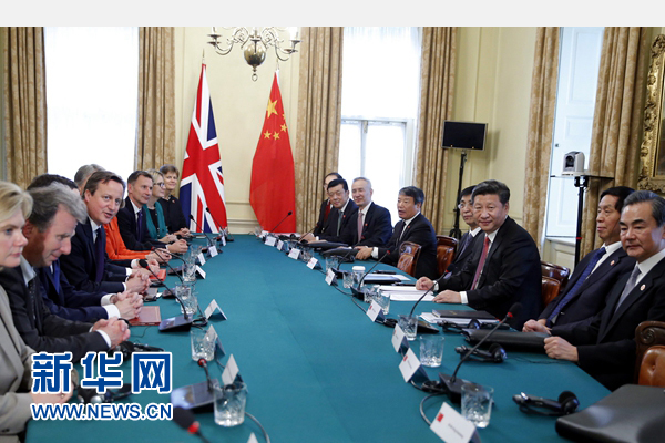 10月21日，國(guó)家主席習(xí)近平在倫敦唐寧街首相府同英國(guó)首相卡梅倫舉行會(huì)談。 新華社記者 鞠鵬 攝 