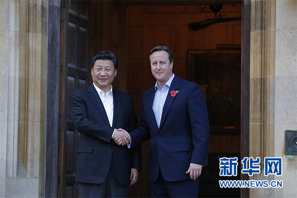 10月22日，國家主席習近平在契克斯首相鄉(xiāng)間別墅同英國首相卡梅倫再次會晤。新華社記者 鞠鵬 攝