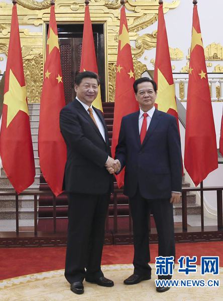 11月5日，中共中央總書記、國家主席習近平在河內(nèi)會見越南總理阮晉勇。新華社記者 蘭紅光 攝 