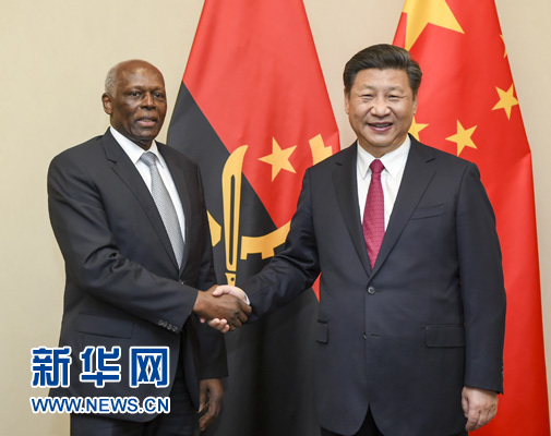 12月3日，國家主席習(xí)近平在約翰內(nèi)斯堡會見安哥拉總統(tǒng)多斯桑托斯。 新華社記者 謝環(huán)馳 攝