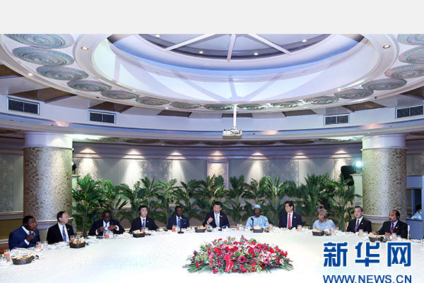 12月5日，國家主席習近平在約翰內(nèi)斯堡再次集體會見17位非洲國家領(lǐng)導人。 新華社記者 姚大偉 攝