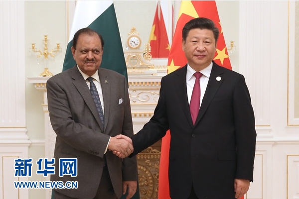 6月23日，國(guó)家主席習(xí)近平在塔什干會(huì)見(jiàn)巴基斯坦總統(tǒng)侯賽因。新華社記者馬占成攝