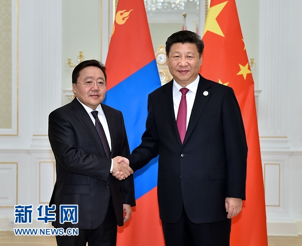 6月23日，國家主席習近平在塔什干會見蒙古國總統(tǒng)額勒貝格道爾吉。 新華社記者李濤攝