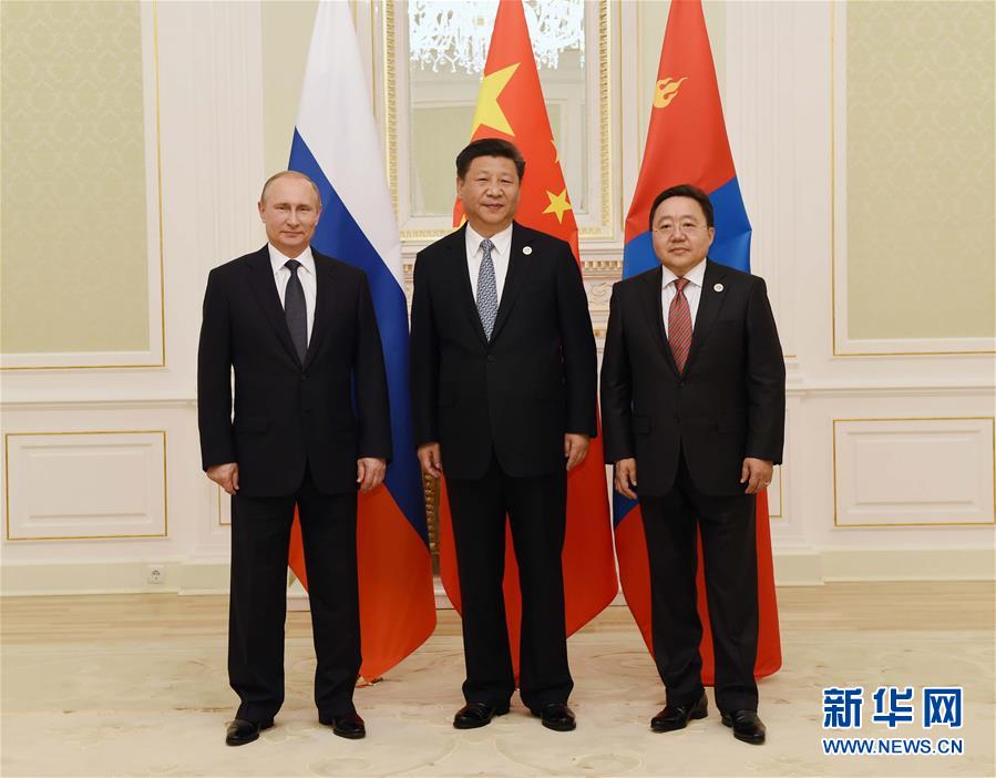 6月23日，國(guó)家主席習(xí)近平在烏茲別克斯坦塔什干同俄羅斯總統(tǒng)普京、蒙古國(guó)總統(tǒng)額勒貝格道爾吉舉行中俄蒙元首第三次會(huì)晤。習(xí)近平主持會(huì)晤。新華社記者李濤攝 