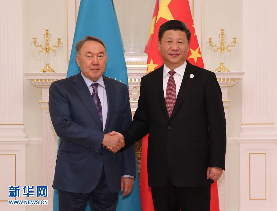  6月24日，國家主席習(xí)近平在塔什干會見哈薩克斯坦總統(tǒng)納扎爾巴耶夫。 新華社記者 蘭紅光 攝 