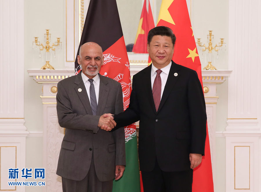  6月24日，國(guó)家主席習(xí)近平在塔什干會(huì)見阿富汗總統(tǒng)加尼。 新華社記者蘭紅光 攝 