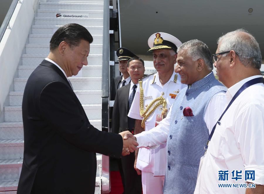 10月15日，國家主席習(xí)近平抵達印度果阿，應(yīng)印度總理莫迪邀請，出席金磚國家領(lǐng)導(dǎo)人第八次會晤。 新華社記者蘭紅光攝 