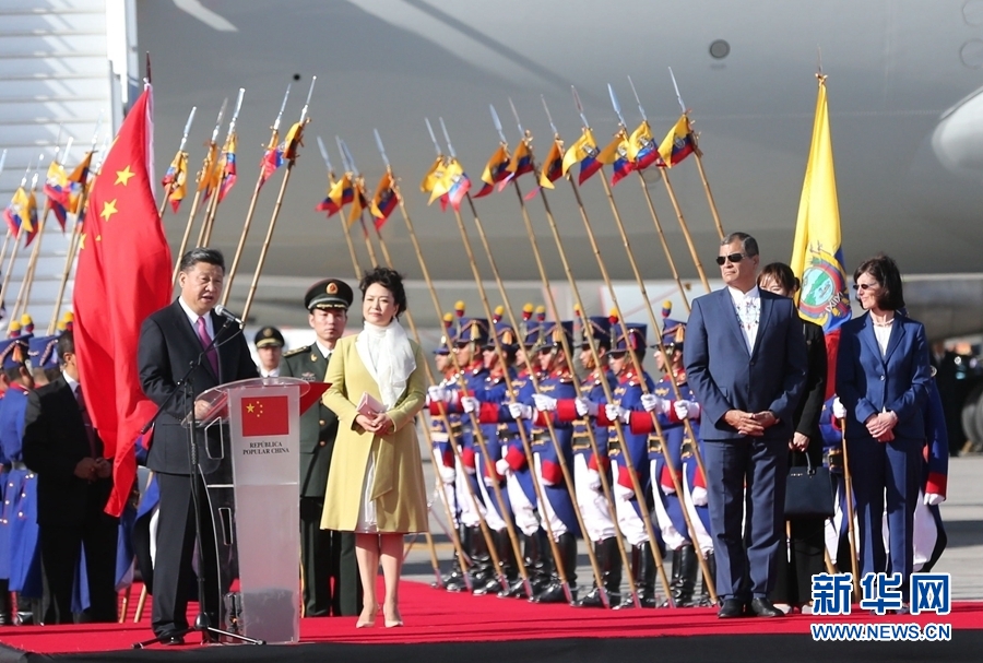 當(dāng)?shù)貢r間11月17日，國家主席習(xí)近平乘專機(jī)抵達(dá)基多，開始對厄瓜多爾共和國進(jìn)行國事訪問。厄瓜多爾總統(tǒng)科雷亞在機(jī)場為習(xí)近平舉行隆重歡迎儀式。這是習(xí)近平在歡迎儀式上致辭。新華社記者 馬占成 攝 