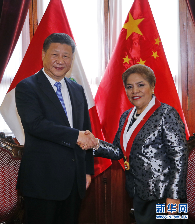 11月21日，國家主席習(xí)近平在利馬會見秘魯國會主席薩爾加多。新華社記者 鞠鵬 攝