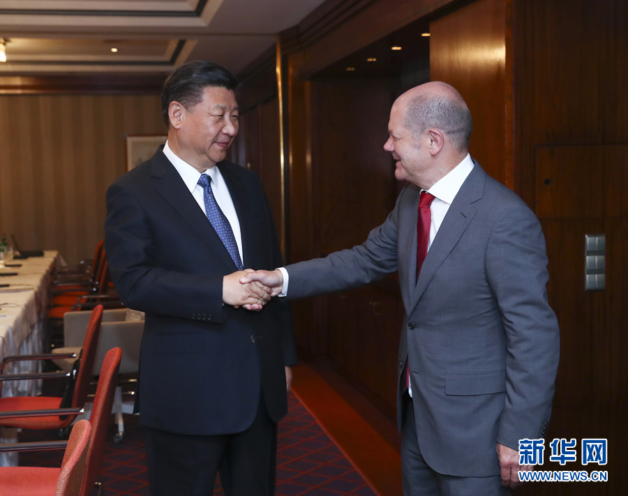 7月6日，國家主席習(xí)近平在漢堡會(huì)見漢堡市市長肖爾茨。 新華社記者謝環(huán)馳 攝