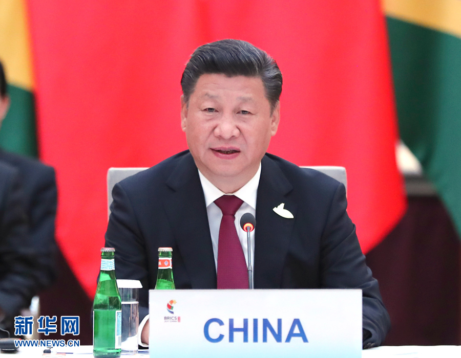 7月7日，國(guó)家主席習(xí)近平在德國(guó)漢堡主持金磚國(guó)家領(lǐng)導(dǎo)人非正式會(huì)晤，發(fā)表引導(dǎo)性講話和總結(jié)講話。 新華社記者 馬占成 攝
