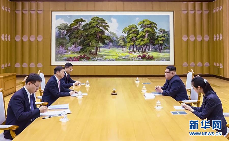 （新華網(wǎng)）金正恩會(huì)見(jiàn)中聯(lián)部部長(zhǎng)、中國(guó)藝術(shù)團(tuán)團(tuán)長(zhǎng)宋濤 