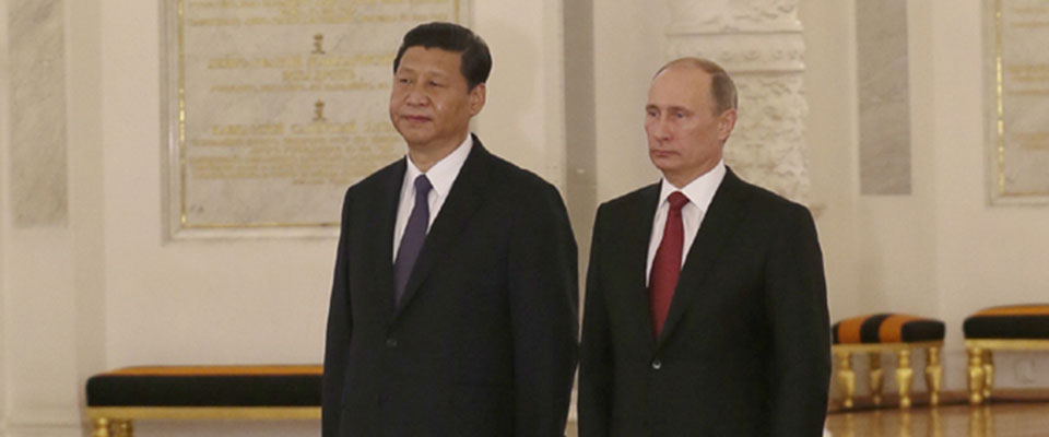 2013年3月，習(xí)近平出席普京舉行的歡迎儀式