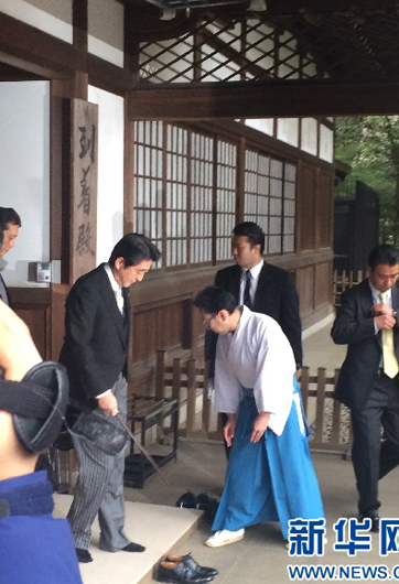 安倍為何不顧?quán)彿磳?duì)，執(zhí)意參拜？